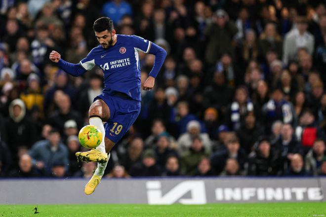 巴黎圣日耳曼前锋疑似受伤,备战受困的简单介绍 巴黎圣日耳曼前锋疑似受伤,备战受困的简单介绍