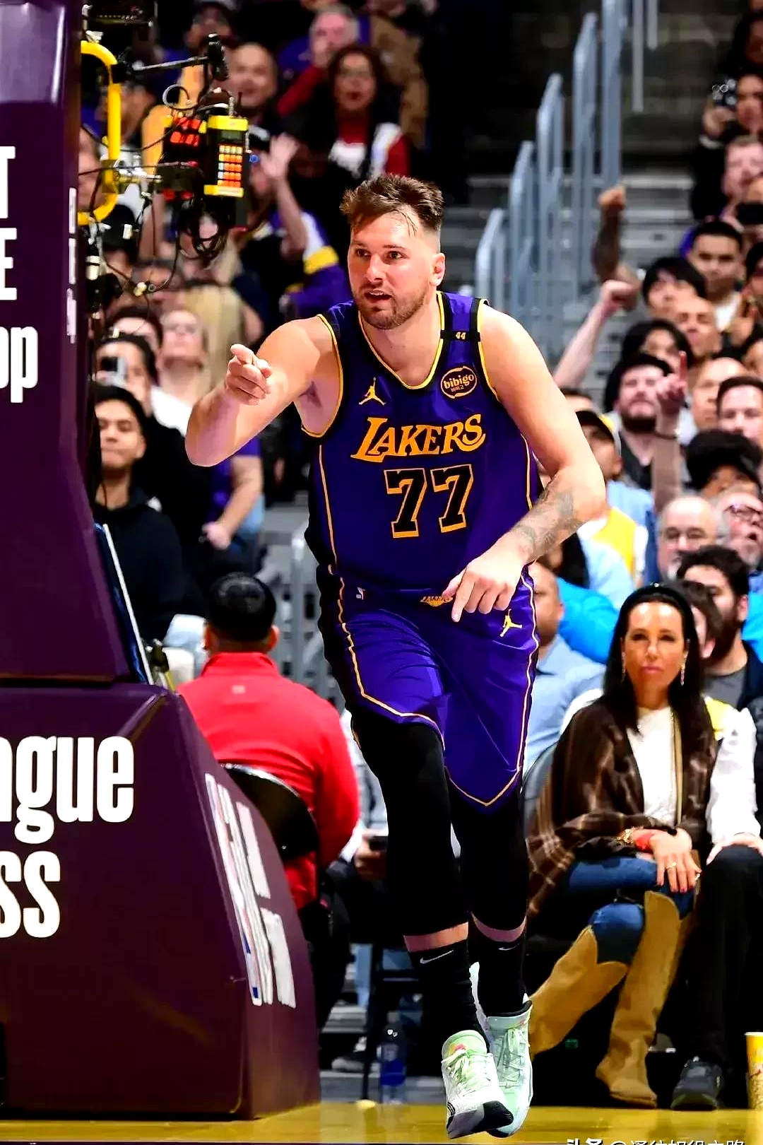 西亚卡姆巅峰对决,东契奇与50激战老鹰分钟,爆冷胜负难料! 西亚卡姆巅峰对决,东契奇与50激战老鹰分钟,爆冷胜负难料!