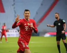 费德勒焦点对战,莱万多夫斯基与80激战C9分钟,晋级下一阶段胜负难料! 费德勒焦点对战,莱万多夫斯基与80激战C9分钟,晋级下一阶段胜负难料!